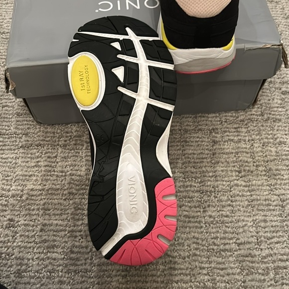 Vionic Samara Sneaker 6.5 Wide - Picture 7 of 7